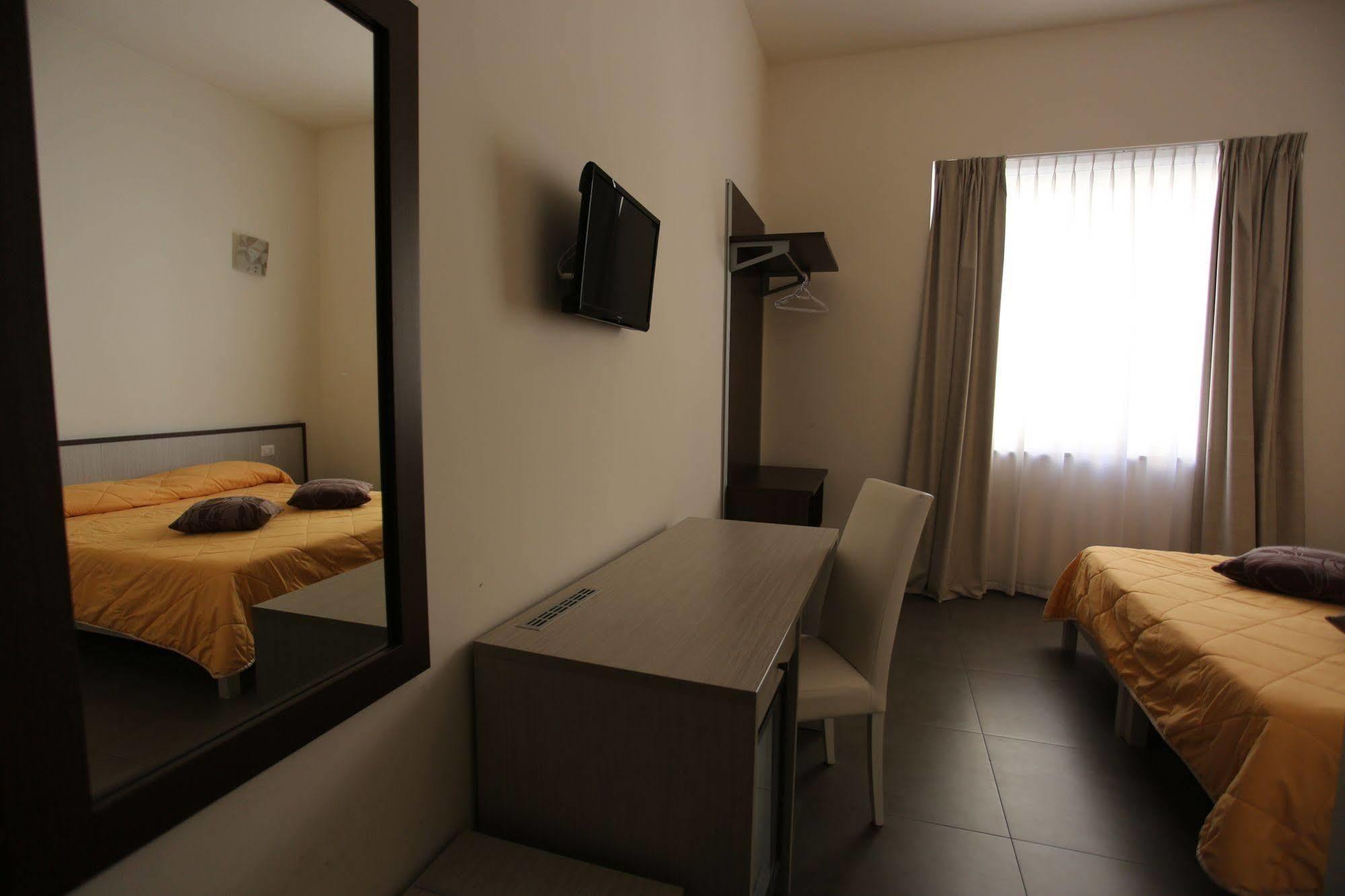 Hotel Eubea レッジョ・ディ・カラブリア エクステリア 写真